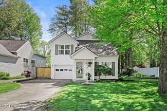 147 Goldfinch Ln, Ballston Spa, NY 12020