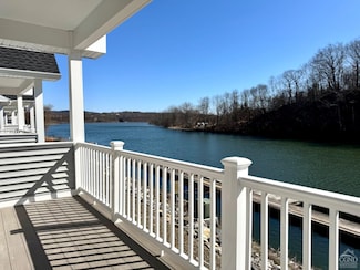 32 Marina Dr, Catskill, NY 12414