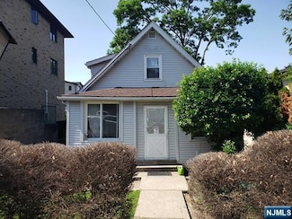 236 E Palisades Blvd, Palisades Park, NJ 07650