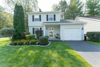 33 Woodthrush Ct, Ballston Spa, NY 12020