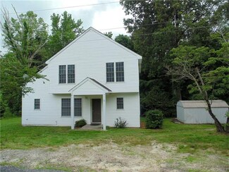 578 Plain View Ln, Shacklefords, VA 23156