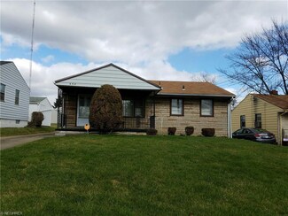 864 Compton Ln, Youngstown, OH 44502