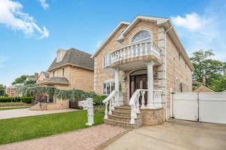 76-27 175th St, Fresh Meadows, NY 11366