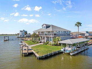 160 Tarpon St, Bayou Vista, TX 77563