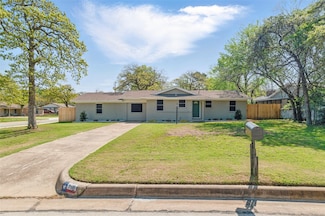 718 Paula St, Kennedale, TX 76060