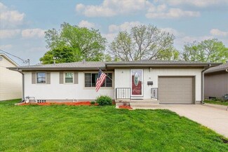 16 Crestwood Dr, Council Bluffs, IA 51503