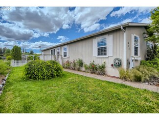 12450 SW Fischer Rd Unit 305, Portland, OR 97224