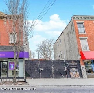 591 Bay St, Staten Island, NY 10304