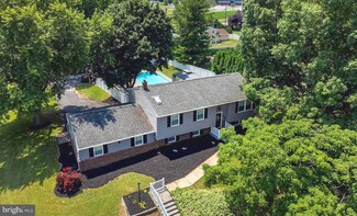 906 Briarcrest Dr, Hershey, PA 17033