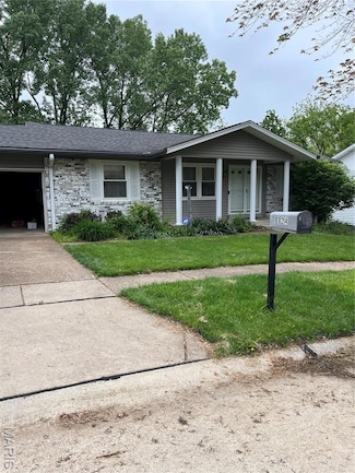 1124 Crested View Dr, Saint Louis, MO 63146
