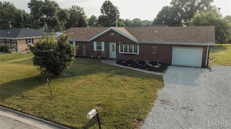 119 Freedom Dr, Belleville, IL 62226