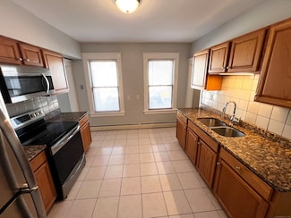 532 High St Unit 2, Middletown, CT 06457