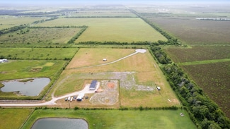 2835 Flores Bayou Bridge Rd, Angleton, TX 77515