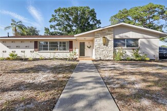 3941 Pin Oaks St, Sarasota, FL 34232