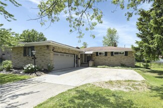 5652 Rangeview Dr, Seven Hills, OH 44131
