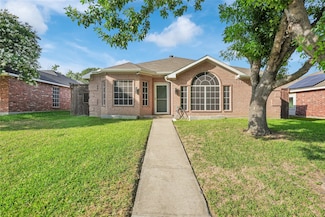 2832 Claremont Dr, Grand Prairie, TX 75052