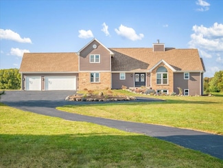 9281 Auburn Rd, Winnebago, IL 61088