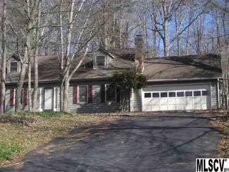 5440 Gunpowder Dr, Hickory, NC 28601