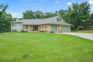N886 Club Circle Dr, Prairie Du Sac, WI 53578
