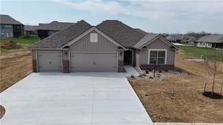 4706 Stonebridge Dr W, Saint Joseph, MO 64505