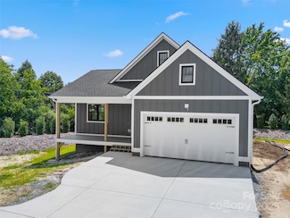 30 Old Oak Dr, Hendersonville, NC 28791