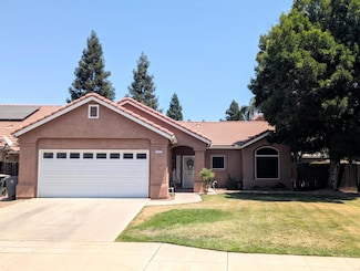 833 Applegate Ave, Clovis, CA 93611