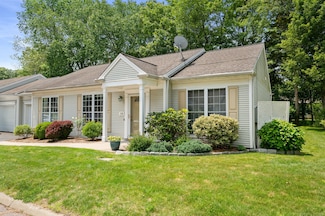18 Beechwood Dr, Waterford, CT 06385