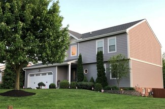 203 Farmcrest Dr, Oakdale, PA 15071