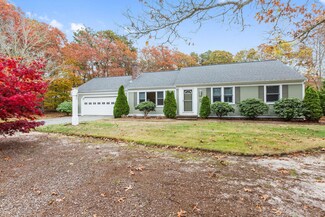 16 Standish Woods Cir, Harwich, MA 02645