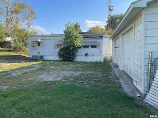 312 E Randolph St, McLeansboro, IL 62859