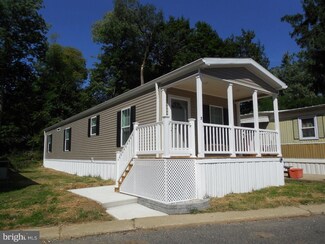 7 1st St, Phoenixville, PA 19460