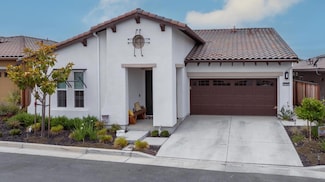 2102 White Oak Dr, Hollister, CA 95023