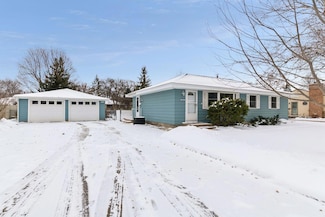 1321 Prairie St, Chaska, MN 55318