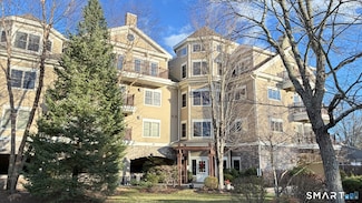 460 Heritage Rd Unit 302, Southbury, CT 06488