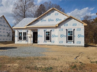 1380 Piedmont Dr, Lexington, NC 27295