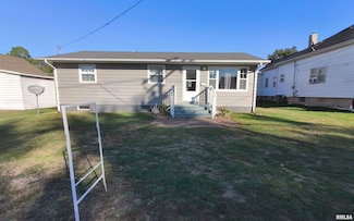 20 S Peach St, Du Quoin, IL 62832
