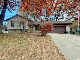 5 Amber Ct, Pekin, IL 61554