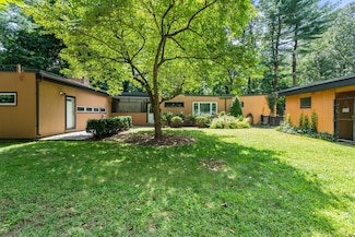 106 Dudley Ln, Milton, MA 02186