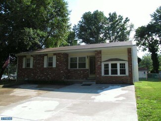 132 Falls Tullytown Rd, Levittown, PA 19054