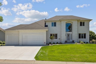 16955 39th Place N, Plymouth, MN 55446