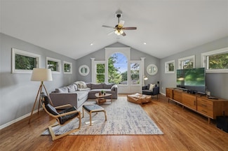 3939 River Oaks Dr, Des Moines, IA 50312