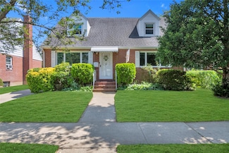 26612 82nd Ave, Glen Oaks, NY 11004