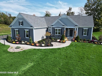 8 Scarlet St, Clifton Park, NY 12065
