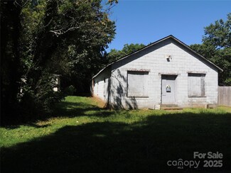 2012 N Whisnant Ave, Newton, NC 28658