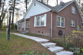 1607 Greenville Hwy, Hendersonville, NC 28792