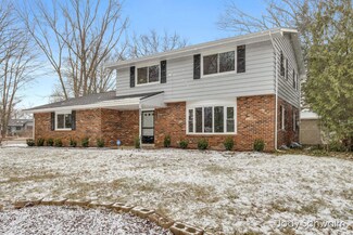 3088 St Joseph River Dr, Benton Harbor, MI 49022