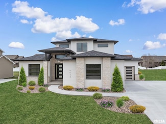6638 Pelican St, Bettendorf, IA 52722
