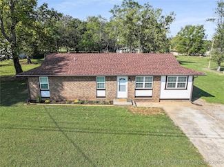 1911 N Maple St, Sallisaw, OK 74955