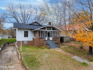 326 Pennsylvania Ave, Etowah, TN 37331