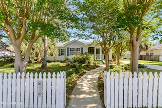 211 Demontluzin Ave, Bay Saint Louis, MS 39520